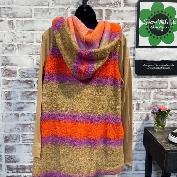 Koolaburra striped Patterned vest and long sleeve under shirt Medium - Picture 4 of 9